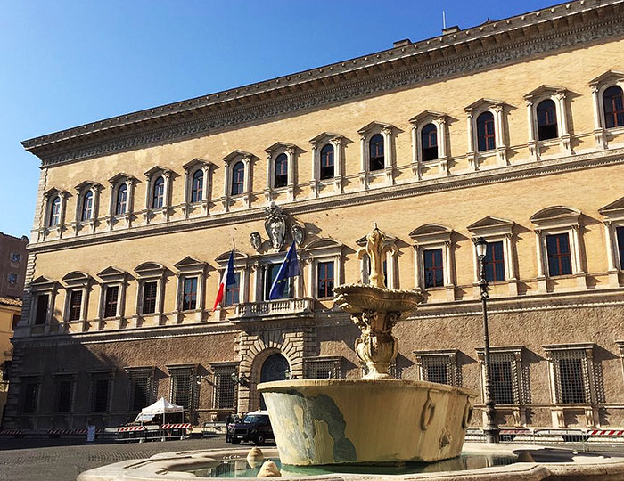 palazzo-farnese